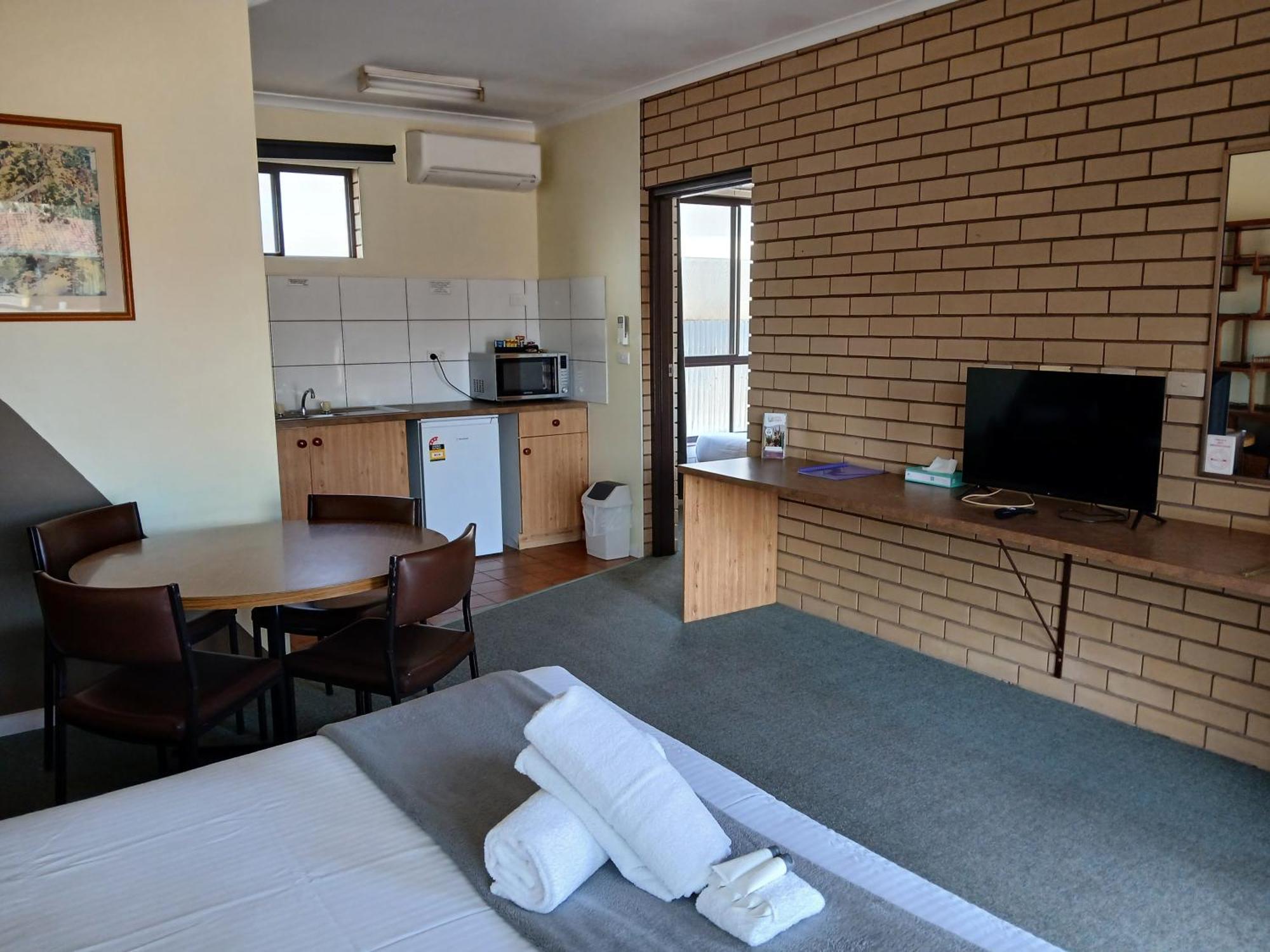 Birch Motel Tocumwal Previously Known As Kanimbla Motor Inn Exterior photo